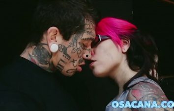 Tatuados fazendo sexo gostoso na oficina mecânica